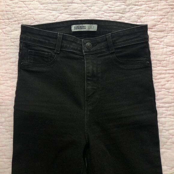 Zara High Waisted Black Distressed Jeans 🖤 - Picture 6 of 6